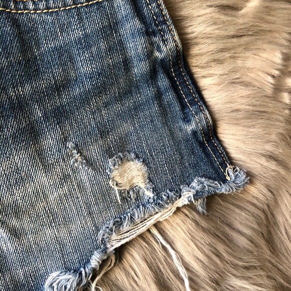 Hollister high-waists distressed denim shorts - Picture 3 of 8